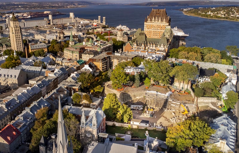 Situé en retrait de la rue Saint-Louis et à quelques pas du Château Frontenac, le parc d’à peine 1500 mètres carrés est fermé au public depuis trois ans.|800x513.3333333333333