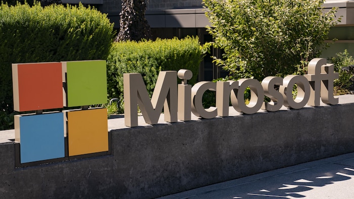 Le logo de Microsoft au siège social de l'entreprise à Redmond, Washington.