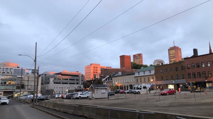 Il n'y a plus d'asphalte sur le stationnement Dorchester.