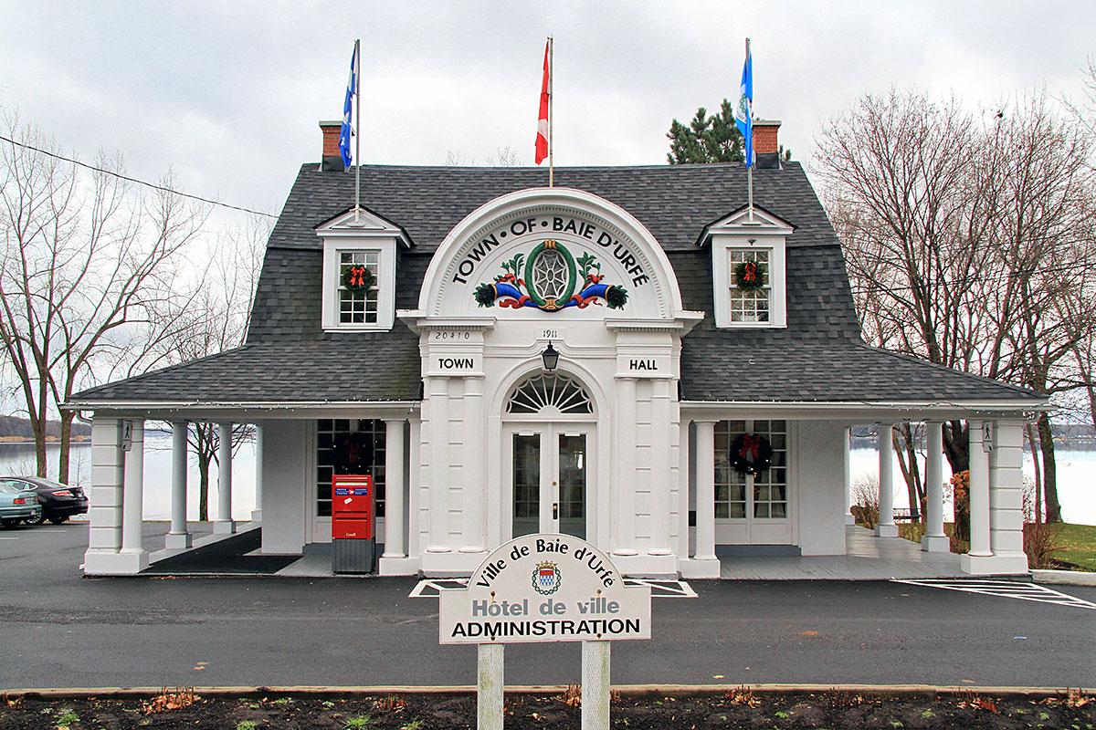 L'hôtel de ville de Baie-D'Urfé sera restauré. Crédit : Parcours riverain Montréal, Creative Commons (CC BY 2.0)