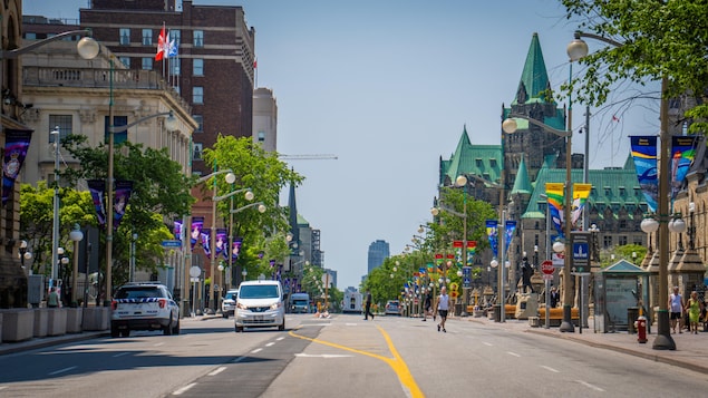 La rue Wellington à Ottawa, en été.