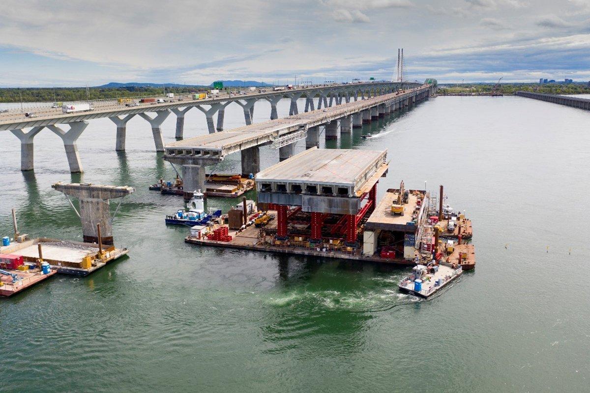 Des travaux de renforcement de la structure d’acier sur le pont Champlain d’origine. Crédit : PJCCI