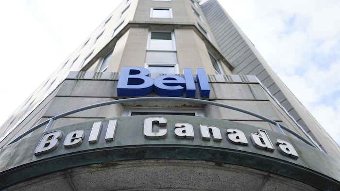 Devanture d'un immeuble de Bell Canada.