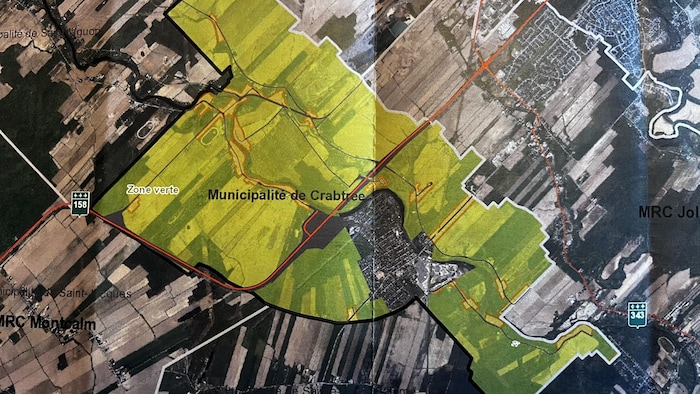 Cette carte de la municipalité de Crabtree montre que 92,6 % de son territoire est en zone agricole.