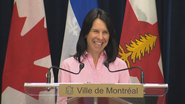 Valérie Plante en point de presse à Montréal jeudi.