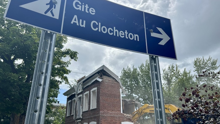 Le panneau Gîte Au Clocheton.