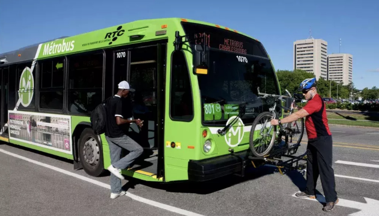 En considérant «tous les efforts que déploie actuellement la Ville et le Réseau de transport de la Capitale (RTC) pour faire la promotion du transport en commun», le chef de l'opposition officielle est d'avis que l'expérience de la gratuité pourrait inciter les citoyens à «découvrir» les services.