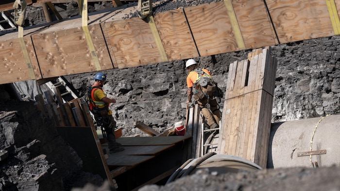 Un employé sur un chantier à Montréal.