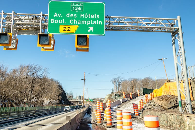 Un détour est mis en place sur les terrains de l'Aquarium pour accéder à pied ou à vélo au pont de Québec.|800x533.3333333333334