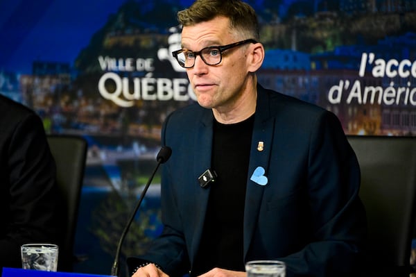 Le maire de Québec Bruno Marchand lors d'une conférence de presse sur le tramway.
