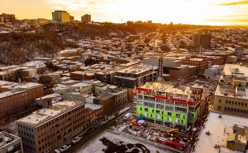 Les grands projets, les nouvelles constructions et les nombreux touristes ont dopé la conjoncture ou la situation actuelle, créant de nombreux emplois au passage.|800x494.6666666666667